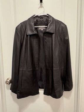 Wilsons Leather Black Panel-Detail Zip Jacket with pockets